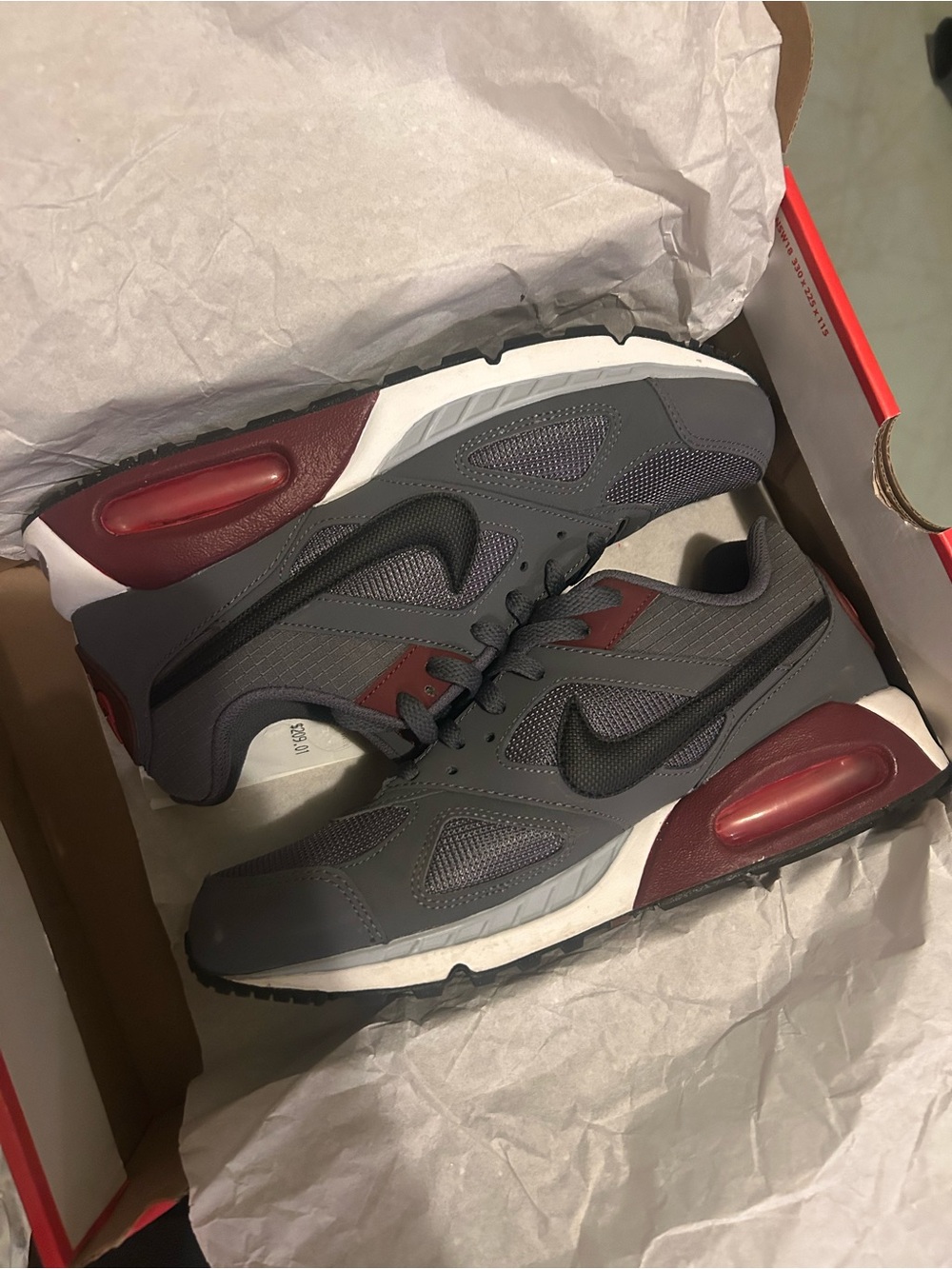 Nike Air Max Ivo Red and White Shoe Box Label